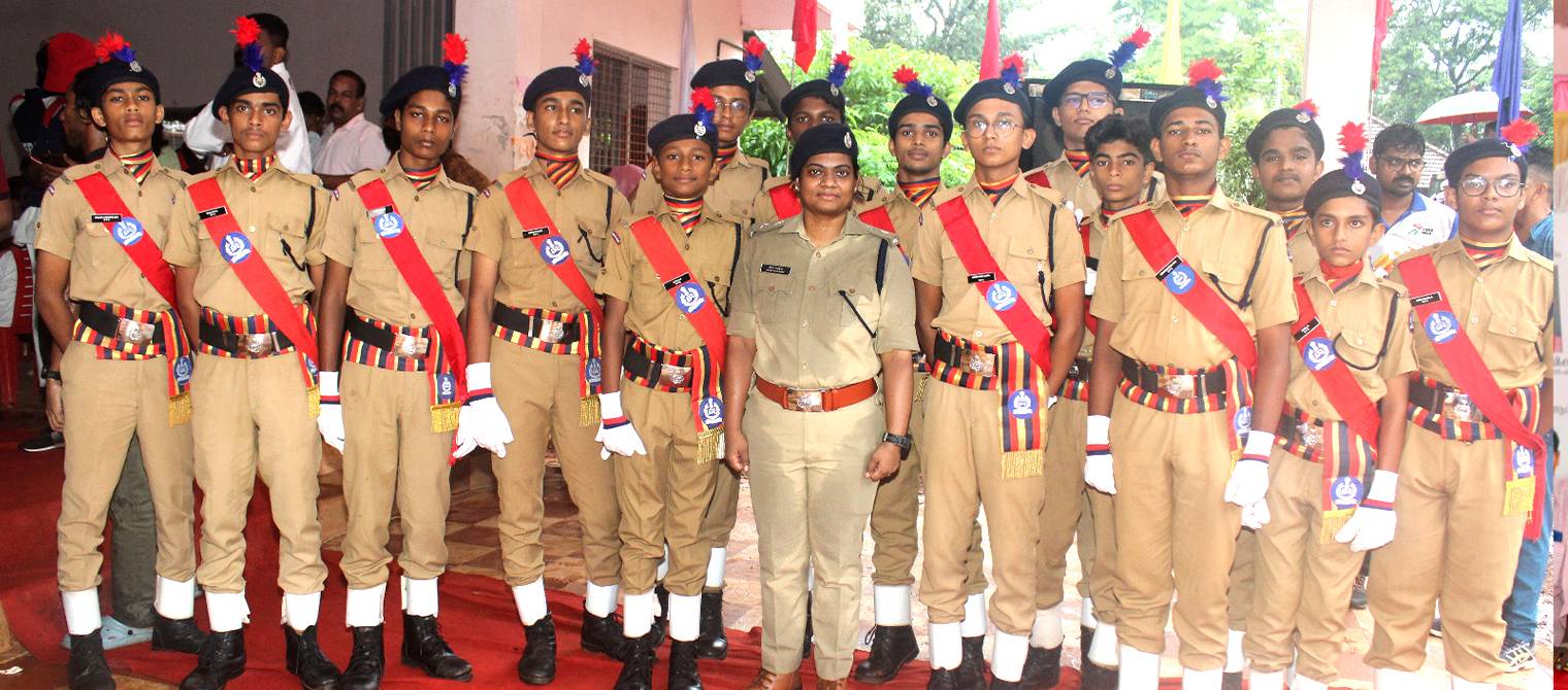 Hon'ble District police chief  with student police cadets